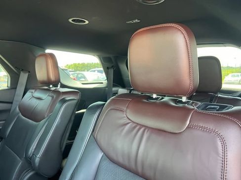 Used 2022 Ford Explorer Platinum w/ Technology Package AWD/4WD image 22