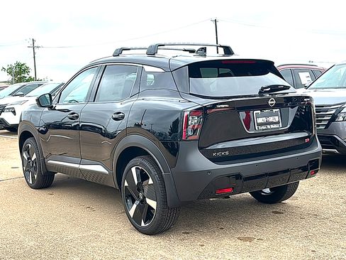 New 2026 Nissan Kicks SR w/ Cold Weather Package FWD image 6