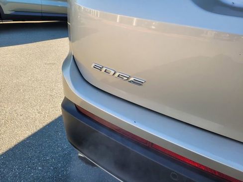 Used 2018 Ford Edge Titanium w/ Technology Package AWD/4WD image 7