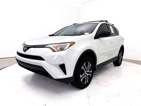 Used 2018 Toyota RAV4 LE w/ Carpet Mat Package FWD image 10