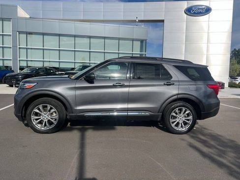 Used 2023 Ford Explorer XLT w/ Equipment Group 202A AWD/4WD image 8
