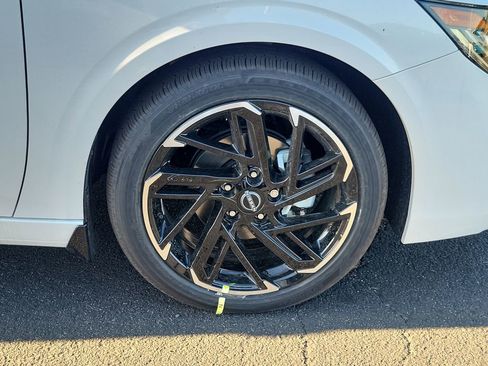 New 2026 Nissan Sentra SR w/ SR Premium Package FWD image 17