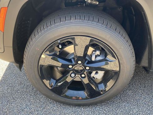 New 2025 Jeep Grand Cherokee Limited w/ Luxury Tech Group II image 23