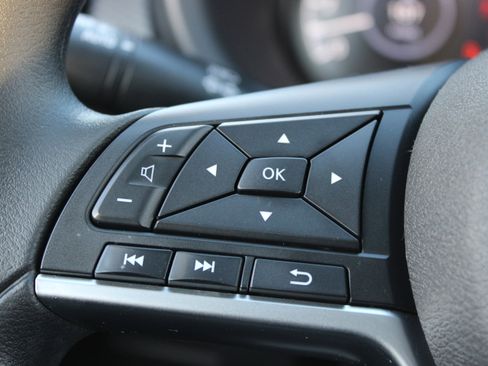 Certified 2021 Nissan Kicks SV image 25