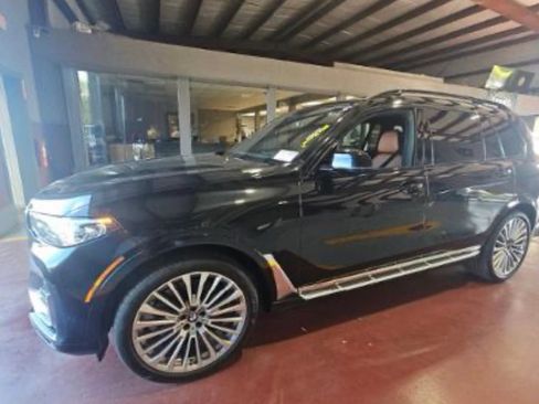 Used 2022 BMW X7 xDrive40i w/ Executive Package AWD/4WD image 1