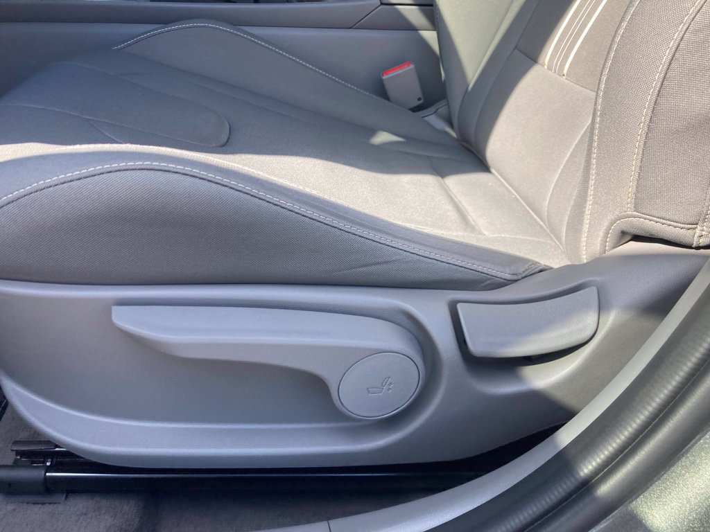 Used 2024 Hyundai Elantra SEL FWD image 4