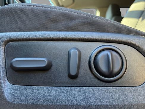 Used 2022 Chevrolet Silverado 1500 Custom image 7