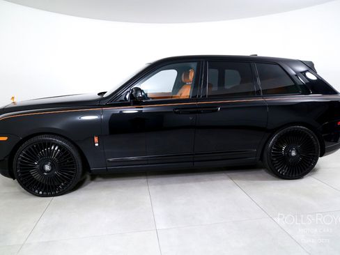 Used 2023 Rolls-Royce Cullinan AWD/4WD image 3
