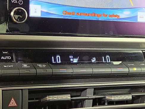 Used 2025 Toyota Camry SE FWD image 19