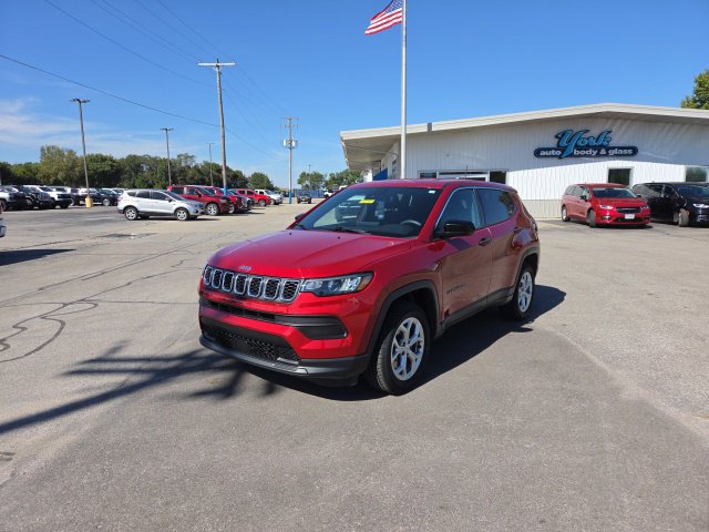 Used 2024 Jeep Compass Sport AWD/4WD image 2