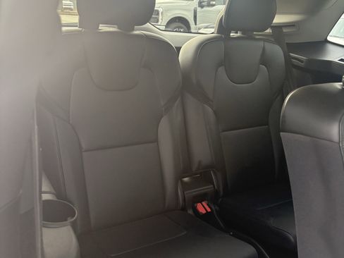 Used 2021 Volvo XC90 T5 Momentum w/ Protection Package Premier image 14