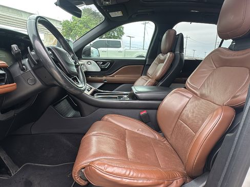Used 2020 Lincoln Aviator Reserve w/ Equipment Group 201A RWD image 9
