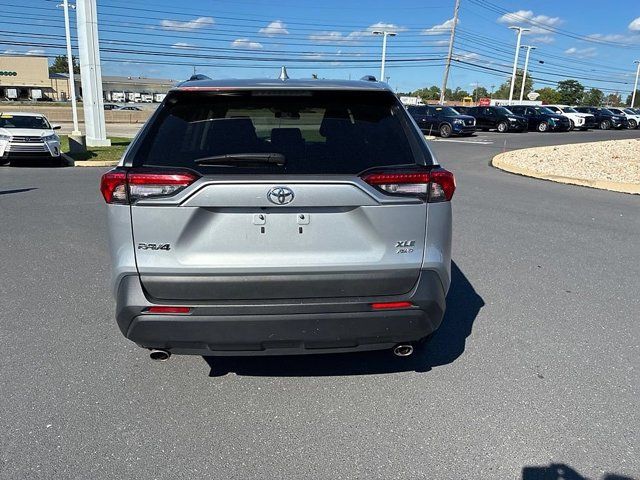 Used 2025 Toyota RAV4 XLE AWD/4WD image 11