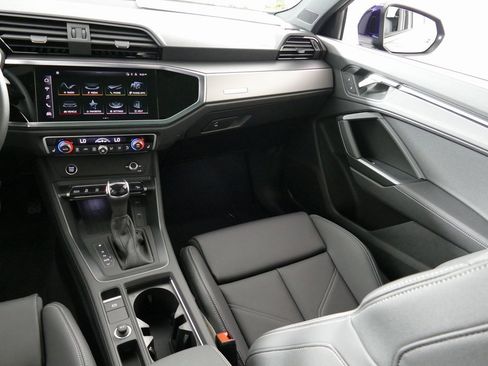 New 2025 Audi Q3 2.0T Premium image 24