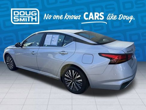 Used 2024 Nissan Altima 2.5 SV image 2