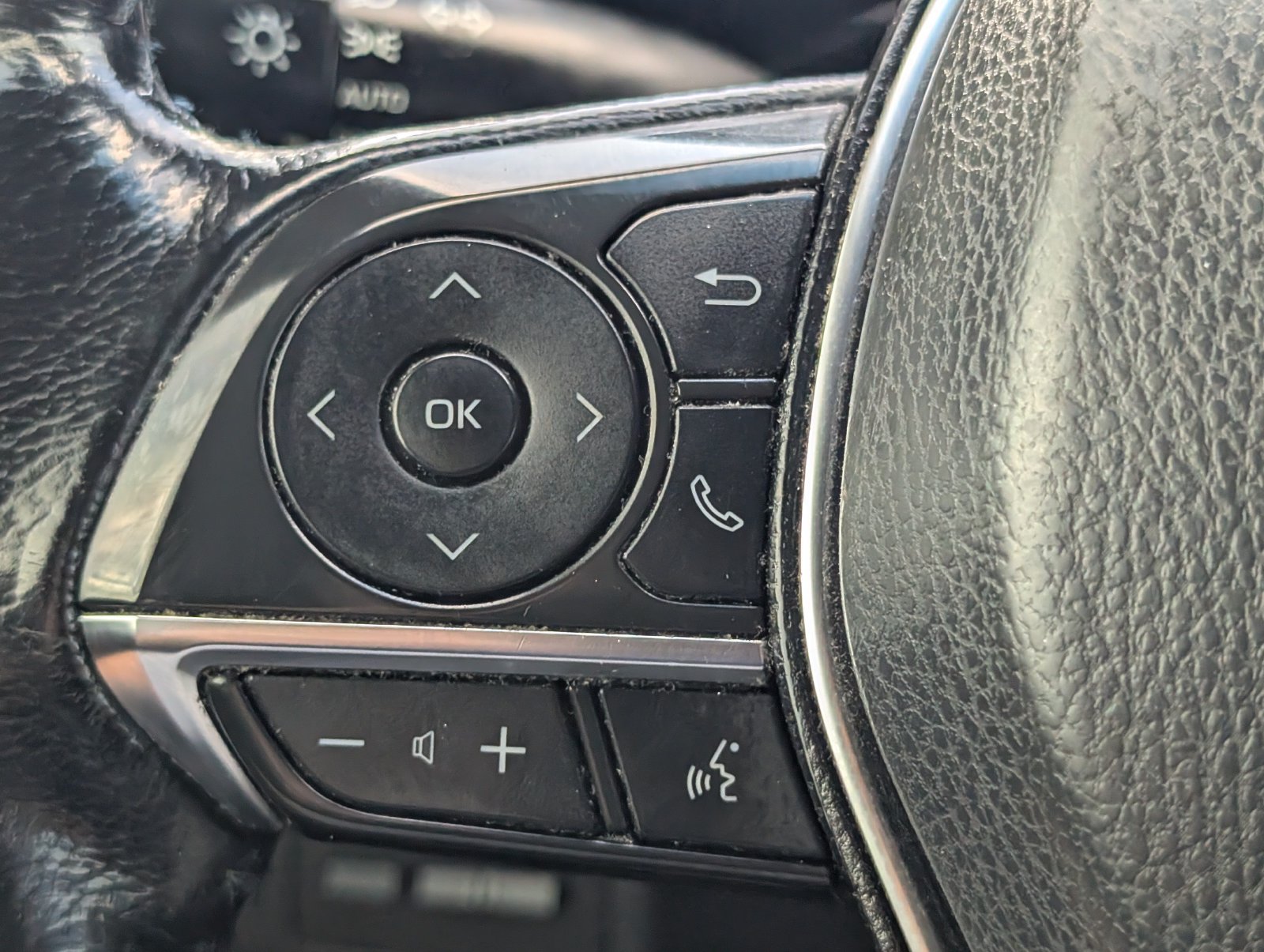 Used 2020 Toyota Avalon XLE w/ Moonroof Package FWD image 21