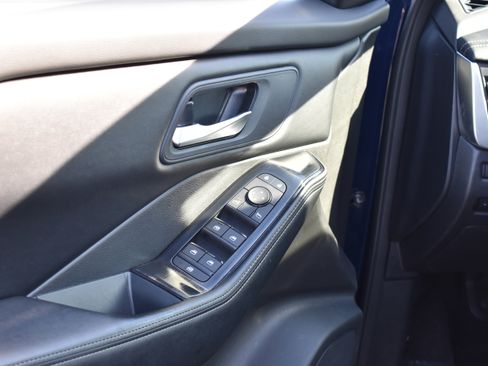 Used 2025 Nissan Rogue SV image 24