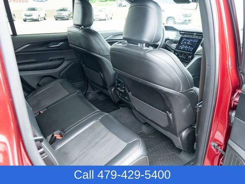 Used 2025 Jeep Grand Cherokee Altitude AWD/4WD image 39