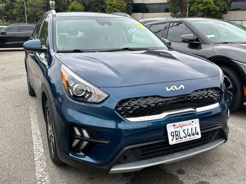 Used 2022 Kia Niro LXS w/ Digital Cluster Package FWD image 2