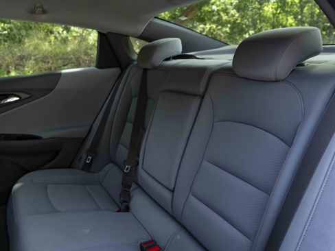 Used 2017 Chevrolet Malibu LT FWD image 18