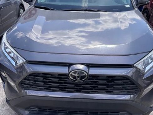 Used 2020 Toyota RAV4 XLE w/ Convenience Package FWD image 1