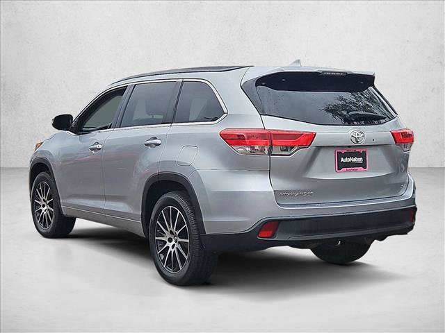 Used 2017 Toyota Highlander SE FWD image 7