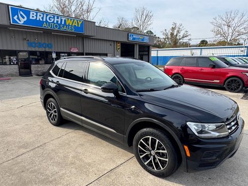 Used 2021 Volkswagen Tiguan SE FWD image 3