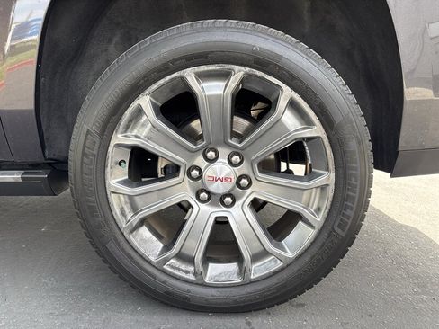 Used 2015 GMC Yukon XL Denali w/ Premium Package AWD/4WD image 18