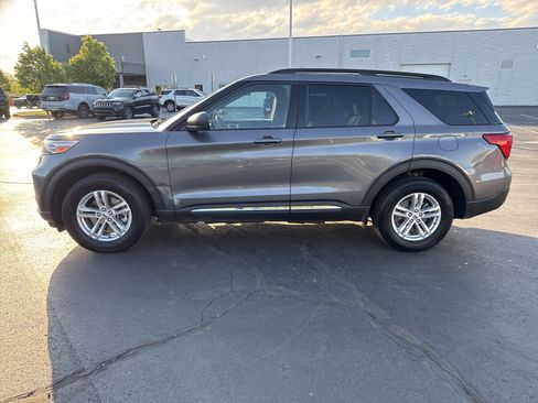 Certified 2022 Ford Explorer XLT w/ Class IV Trailer Tow Package AWD/4WD image 3