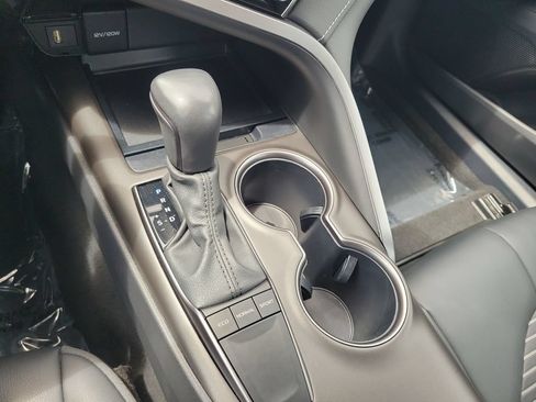 Used 2024 Toyota Camry SE w/ Convenience Package FWD image 18