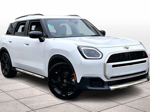 Used 2025 MINI Cooper Countryman S w/ Comfort Package Max image 2
