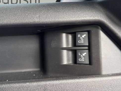 Used 2023 Land Rover Discovery Sport SE R-Dynamic image 11