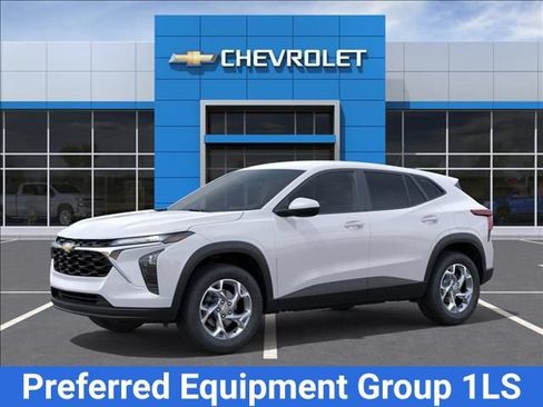 New 2026 Chevrolet Trax LS w/ LS Convenience Package FWD image 2