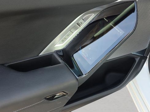 Used 2025 BMW 760i xDrive w/ Premium Package image 29