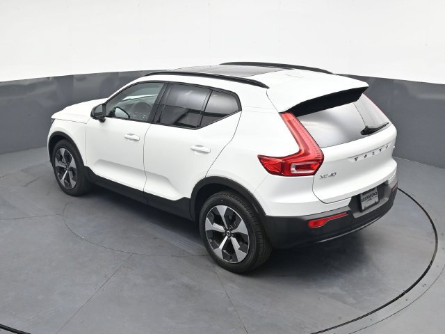 Used 2023 Volvo XC40 B4 Ultimate FWD image 25