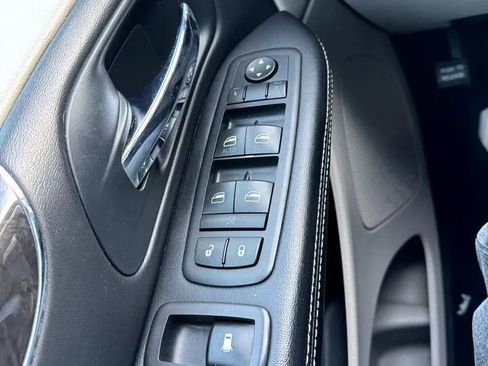 Used 2012 Chrysler Town & Country Touring-L w/ Entertainment Group #2 image 23