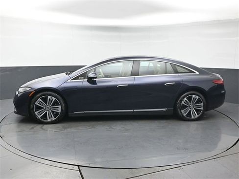 Used 2022 Mercedes-Benz EQS 580 4MATIC Sedan image 2