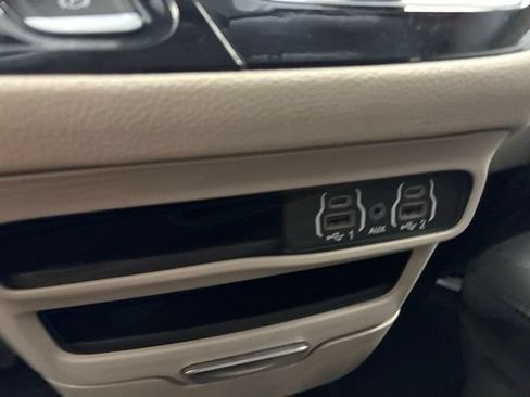 Used 2024 Chrysler Pacifica Limited FWD image 41