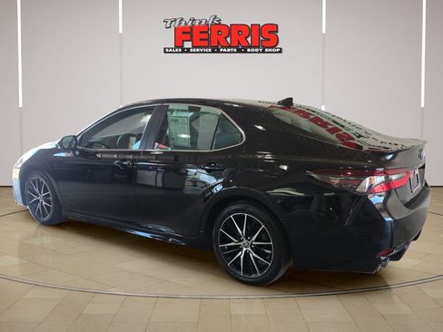 Used 2023 Toyota Camry SE w/ Cold Weather Package FWD image 7