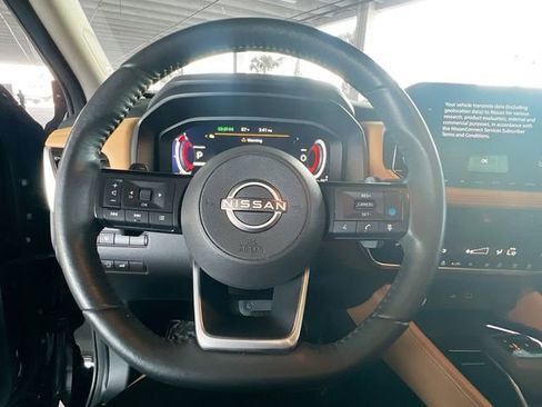 Used 2023 Nissan Rogue Platinum FWD image 16