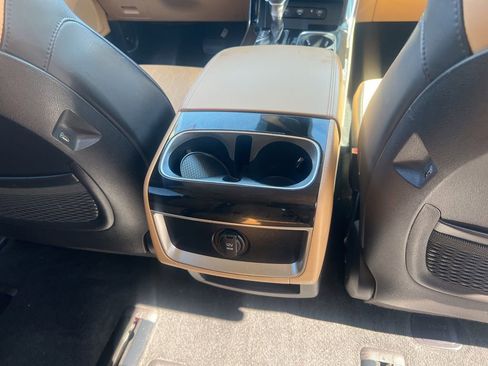 Used 2022 Kia Carnival EX FWD image 18