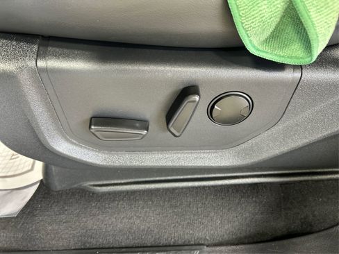 Used 2024 Ford Expedition XLT image 17