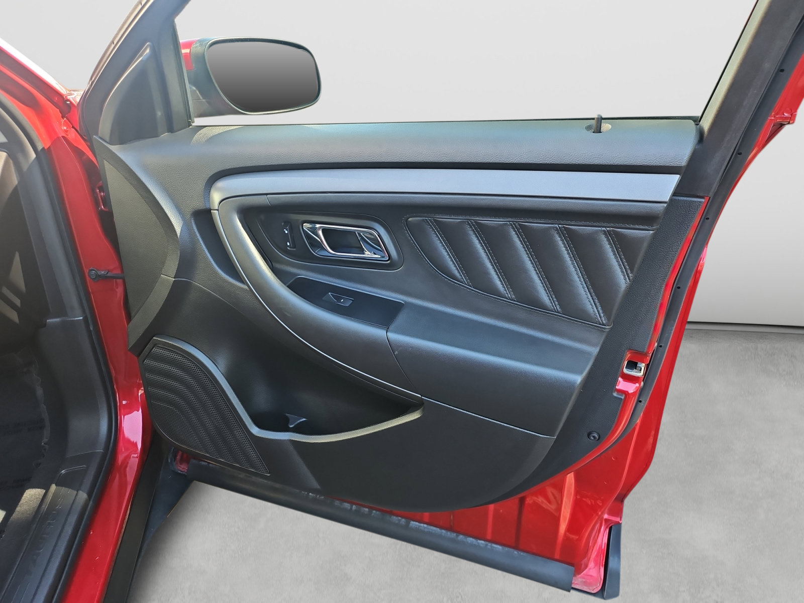 Used 2011 Ford Taurus SEL FWD image 34