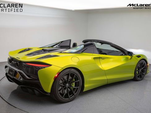 Used 2025 McLaren Artura Spider image 16
