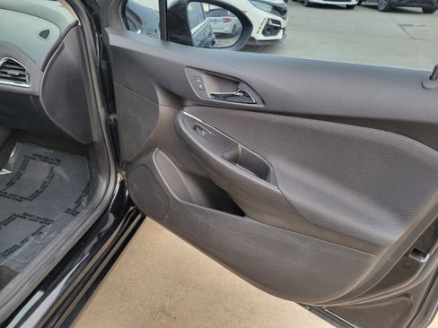 Used 2018 Chevrolet Cruze LT w/ Convenience Package image 27