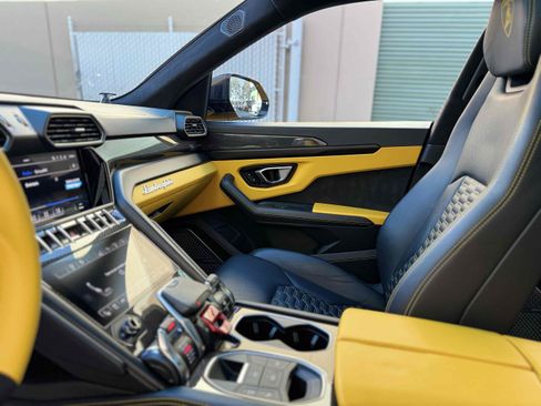 Used 2021 Lamborghini Urus image 56