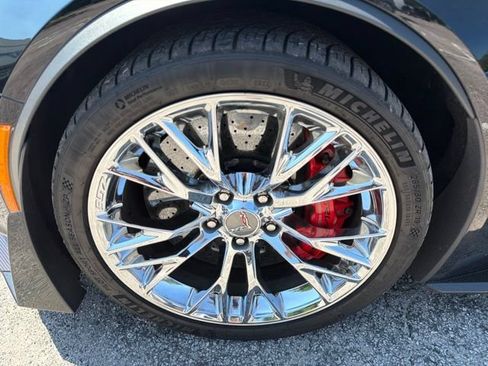 Used 2016 Chevrolet Corvette Z06 w/ 3LZ Preferred Equipment Group RWD image 13