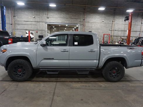 Used 2021 Toyota Tacoma TRD Sport image 19