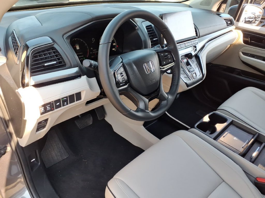 Used 2025 Honda Odyssey Touring image 12