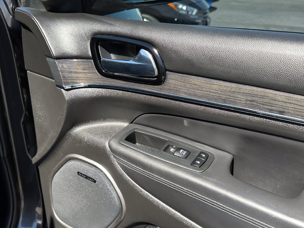 Used 2019 Jeep Grand Cherokee Overland AWD/4WD image 16